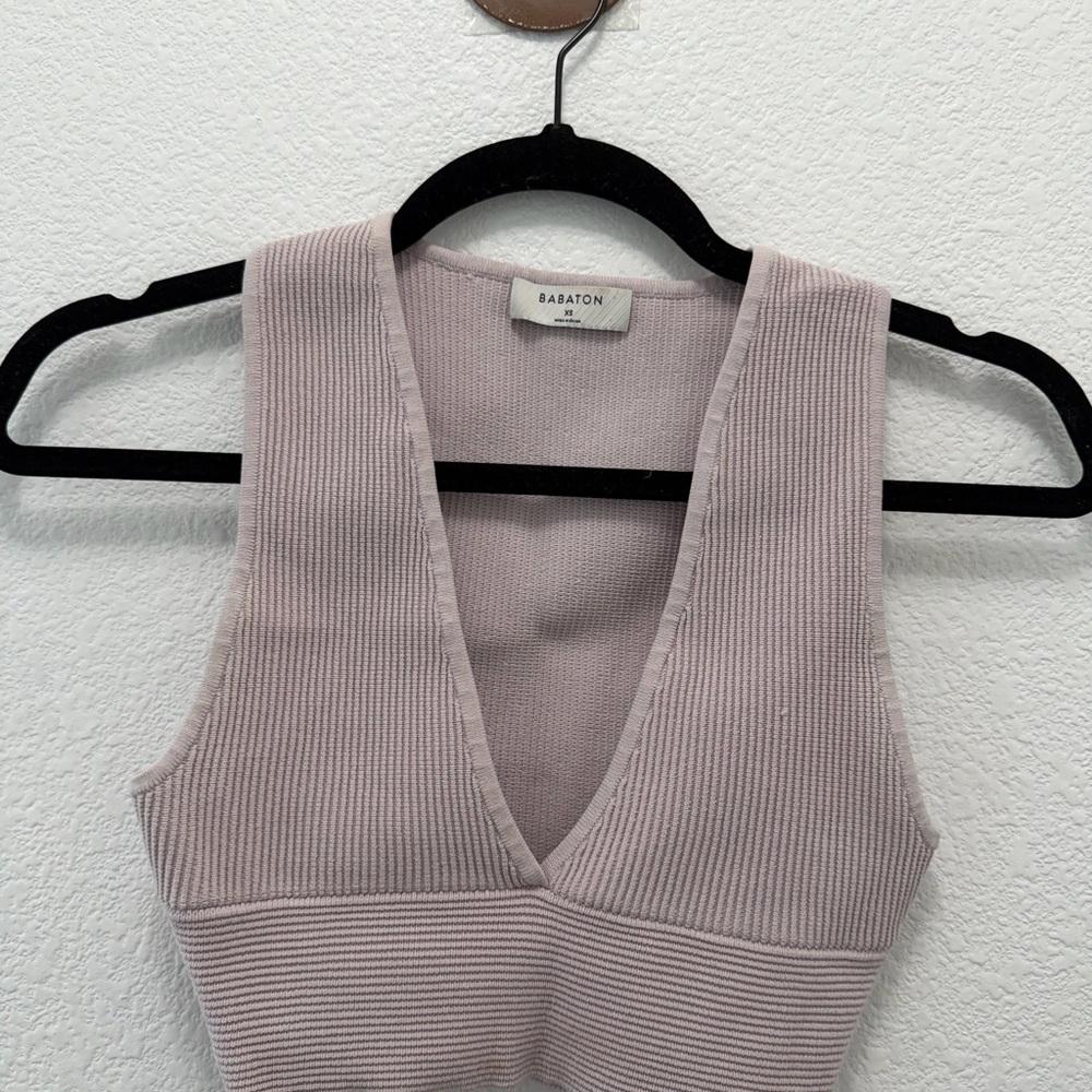 Babaton Ribbed V-Neck Tank Top - Soft Mauve